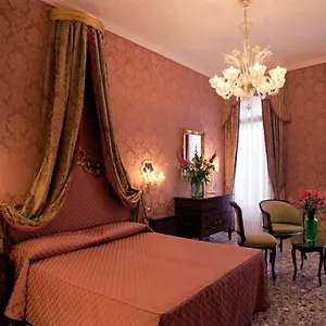 Casa Pisani Canal Guest house